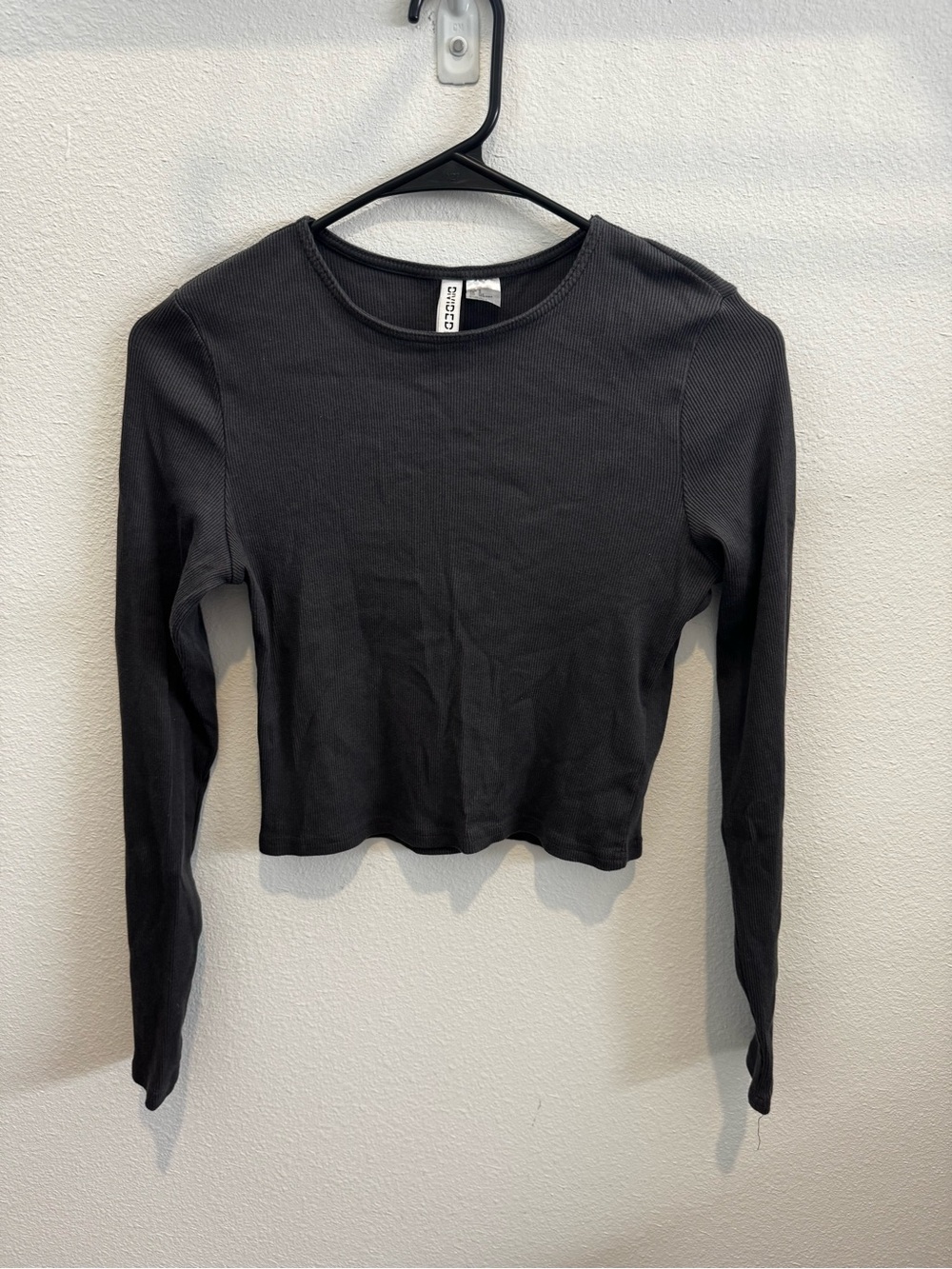 H&M Black Ribbed Cropped Long Sleeve Tee